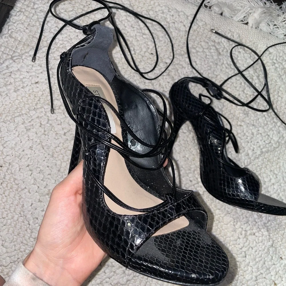 Steve Madden Black Lace Up Snakeskin Pumps‎